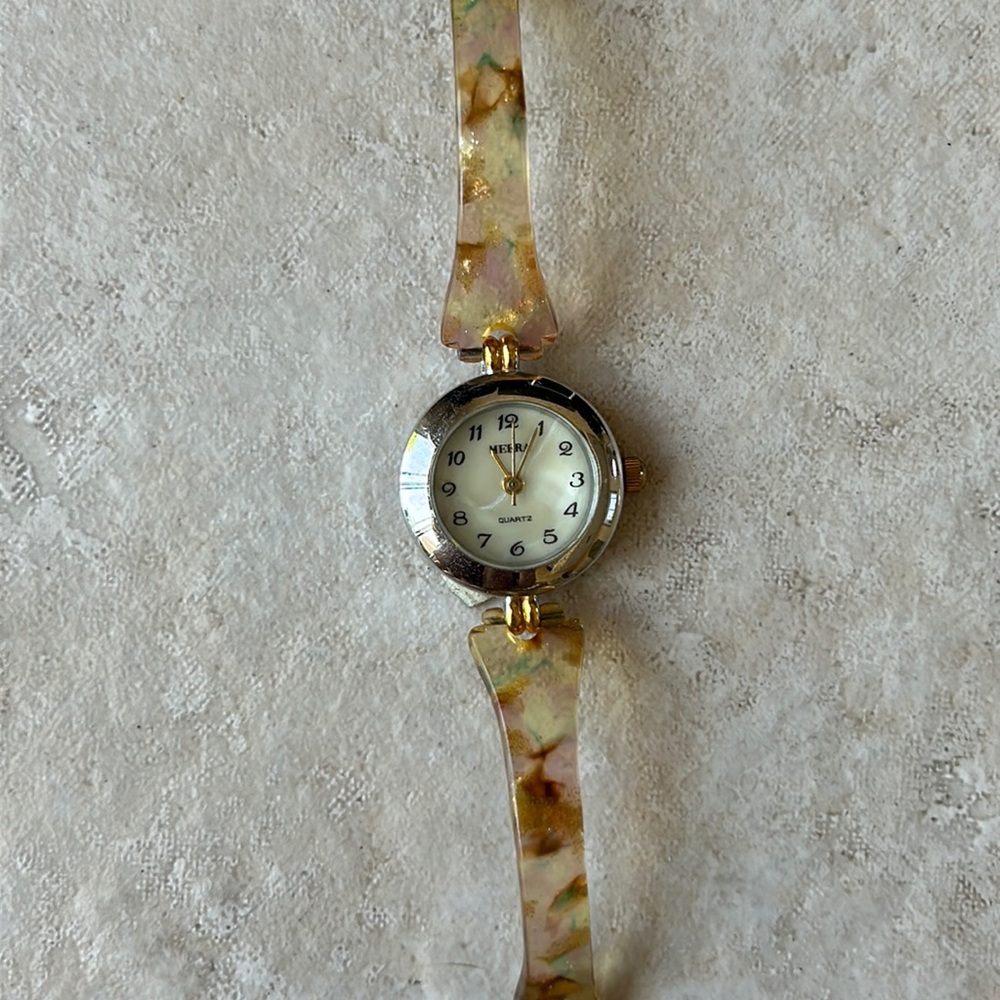Meera women Watch